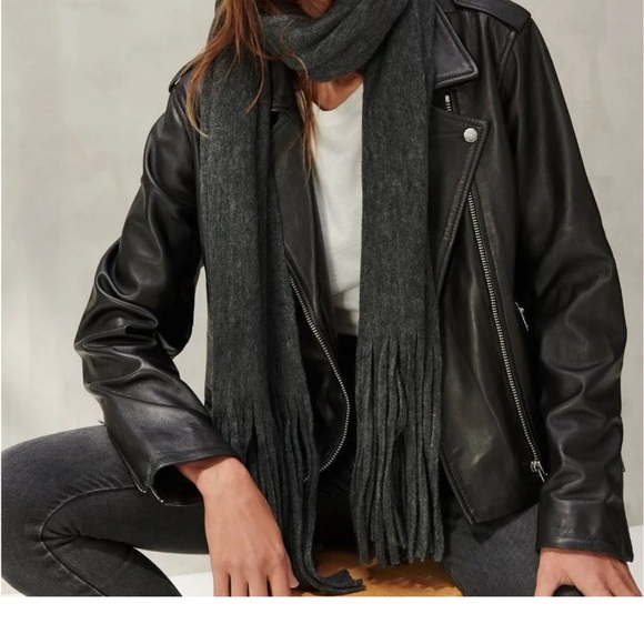 Lucky Brand brushed raschel knit fringed heathered dark gray scarf, NWT - Picture 2 of 6